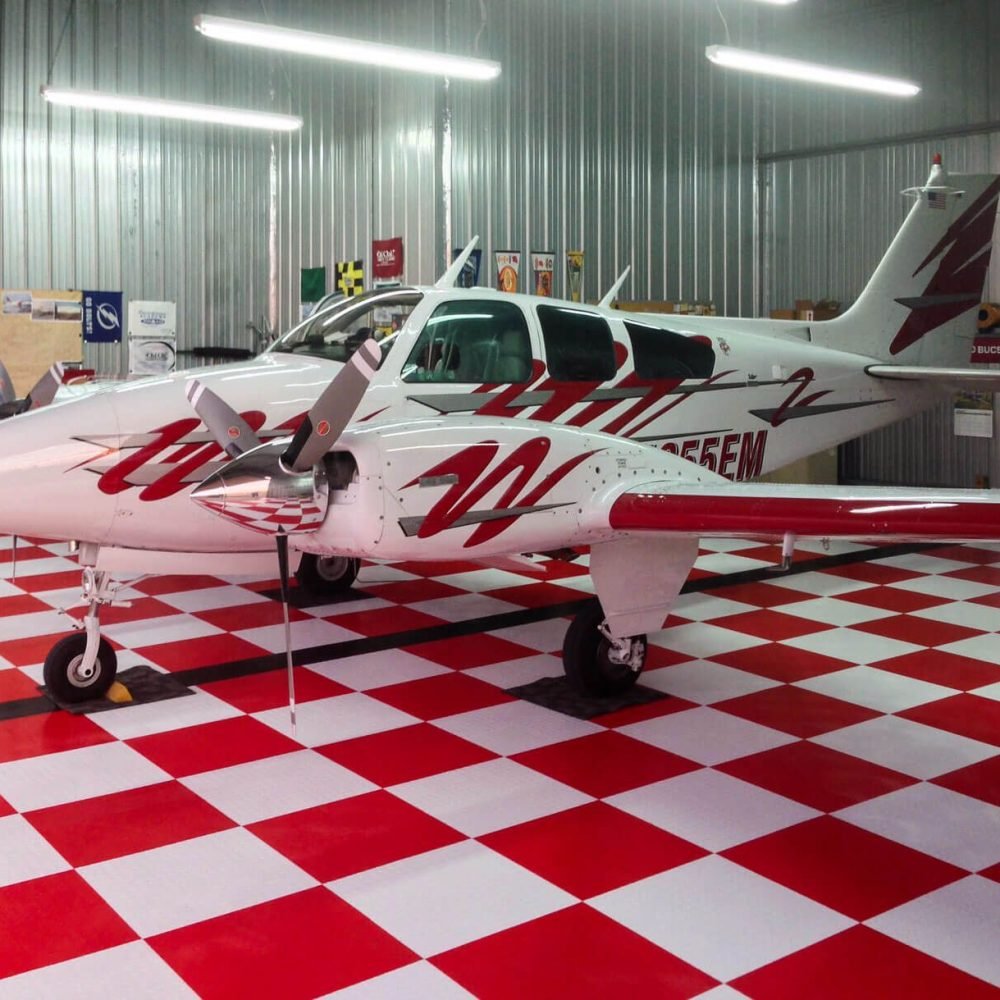 rd-red-white-hangar-2.jpg